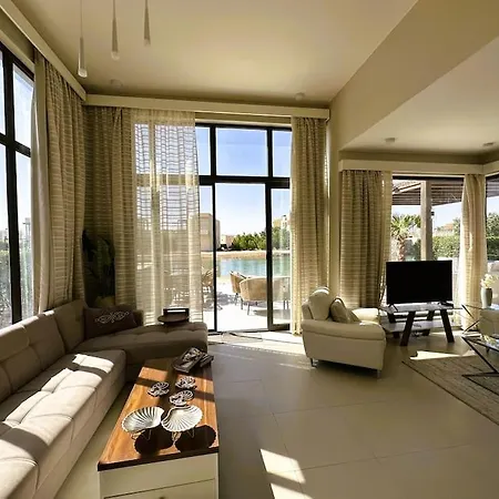 Luminous 4Br Villa, Free Pool & Lagoon Access At Gouna