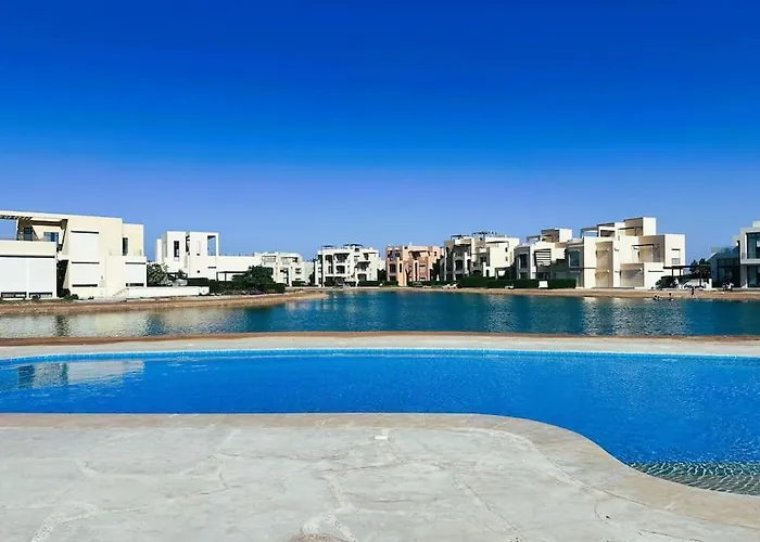 Luminous 4br Villa, Free Pool & Lagoon Access At Gouna * Hurgada