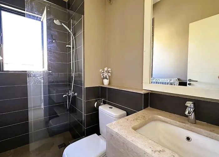 Luminous 4br Villa, Free Pool & Lagoon Access At Gouna Villa