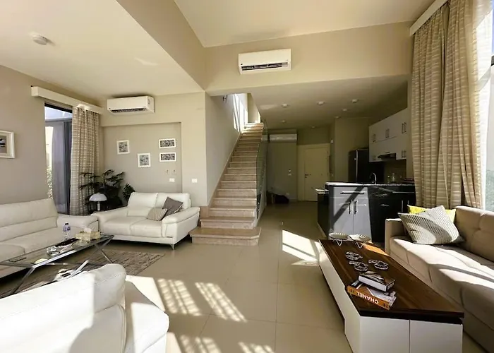 Luminous 4br Villa, Free Pool & Lagoon Access At Gouna