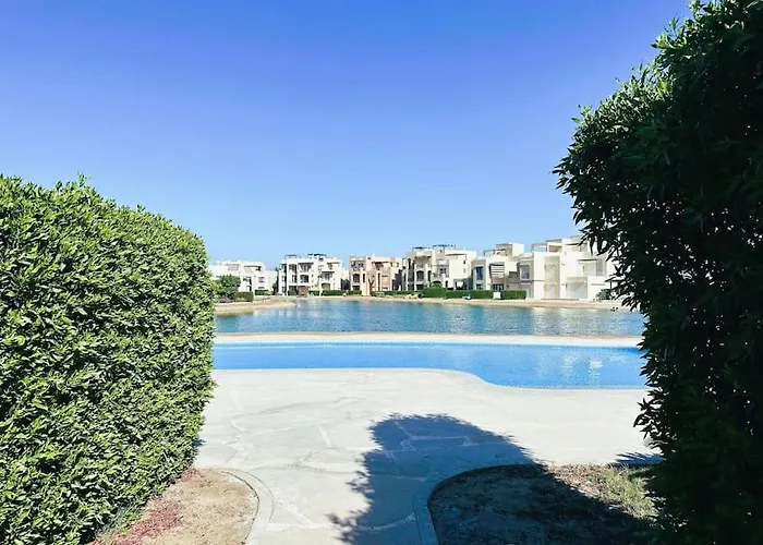 Luminous 4br Villa, Free Pool & Lagoon Access At Gouna *