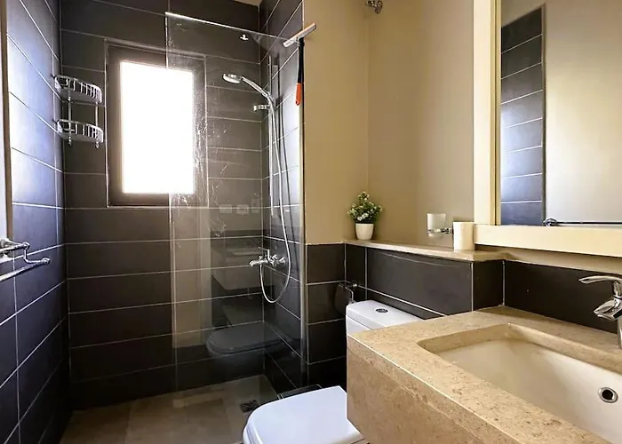 Luminous 4br Villa, Free Pool & Lagoon Access At Gouna *