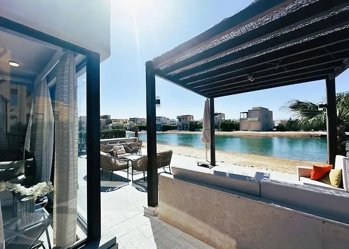 Luminous 4br Villa, Free Pool & Lagoon Access At Gouna